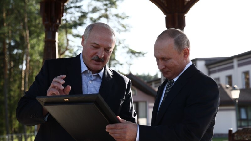 Putin premton mbështetje për Lukashenkon 