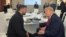 Președintele ucrainean, Volodimir Zelenski, și președintele SUA, Donald Trump, discută la summitul G7 de la Evian-les-Bains, Franța, pe 16 iunie.