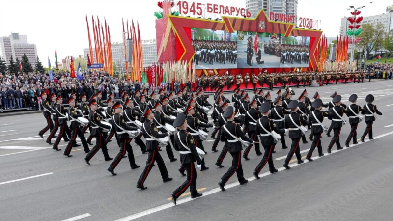 Desetine hiljada ljudi na vojnoj paradi u Belorusiji uprkos širenju korona virusa