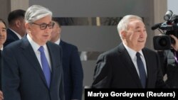 Қазақстан президенті Қасым-Жомарт Тоқаев және бұрынғы президент Нұрсұлтан Назарбаев. 