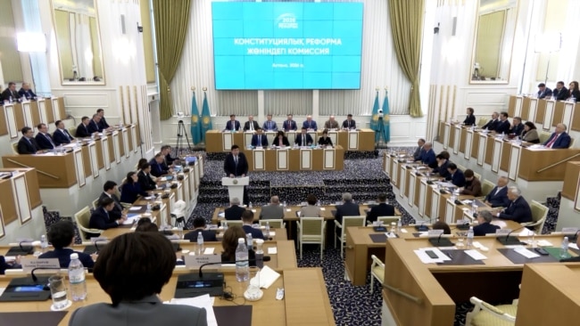 В Казахстане предлагают закрепить в Конституции понятие брака как «союза мужчины и женщины»