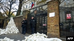 Антивоенная акция у посольства России в Лондоне 