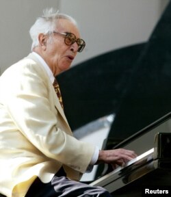 Dave Brubeck, la 82 de ani, la un festival de jazz in Hollywood, 15 iunie 2003