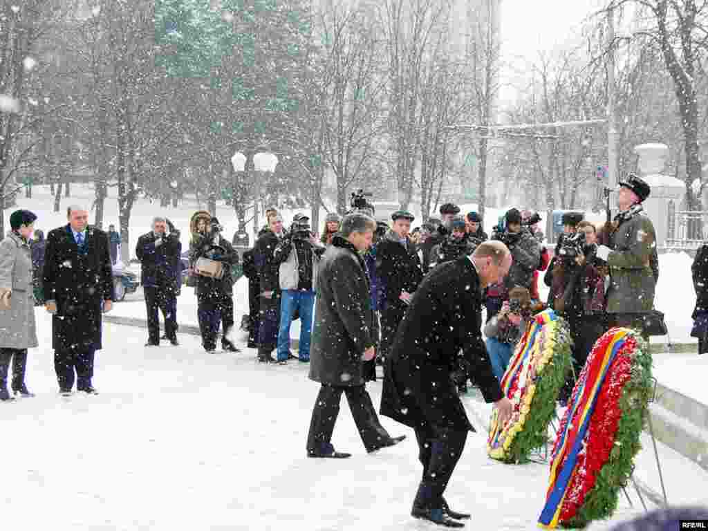 Depunerea de coroane la Monumentul lui Ștefan cel Mare