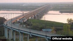 Мост через Амур, построенный "Дальмостостроем"