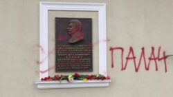 Мемориальная доска с портретом Иосифа Сталина, Симферополь, март 2016 года