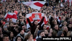 Символи протесту в Білорусі – біло-червоно-білий прапор і герб «Пагоня». Опозиція пропонує їх зробити офіційними символами держави