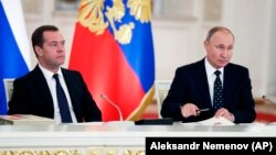 Дмитрий Медведев һәм Владимир Путин 