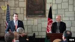 U.S. Secretary of Defense Ashton Carter (L) and Afghanistan's president Ashraf Ghani talk in Kabul on February 21. 