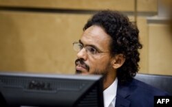 İslamçı qruplaşmanın lideri Ahmad Al-Mahdi Haaqa tribunalında.