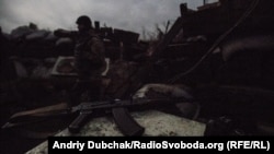 Ніч на позиції українських військових у Мар'їнці під Донецьком, грудень 2017 року