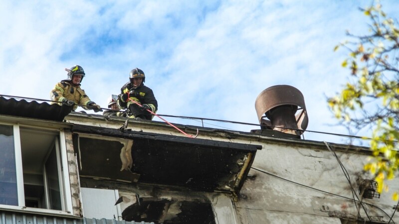 В Керчи горела квартира в двухэтажном доме, эвакуирован один человек – спасатели