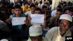  دو روز پیش از این پلیس مالزی بیش از هزار پناهجوی اقلیت روهینگای میانمار و بنگلادش را، پس از آنکه امدادگران از دریا نجاتشان دادند، بازداشت کرد