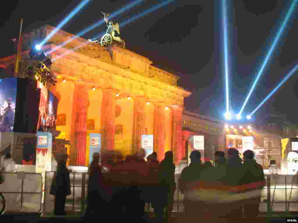 Світлове шоу над Бранденбурзькими воротами