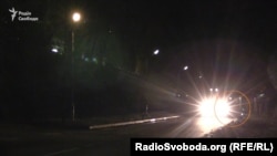 Авто з кортежу Медведчука покинуло маєток Порошенка, поки інше авто заважало журналістам знімати