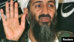 Усама бен Ладен во время выступления на пресс-конференции в Афганистане, 26 мая 1998 года.