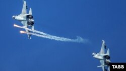 Истребители Су-35 и Су-30 на учениях "Кавказ-2016".