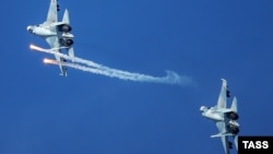 Истребители Су-35 и Су-30 на учениях "Кавказ-2016" 