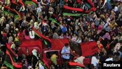 شادی مخالفان قذافی در لیبی. ۲۲ اوت ۲۰۱۱.
