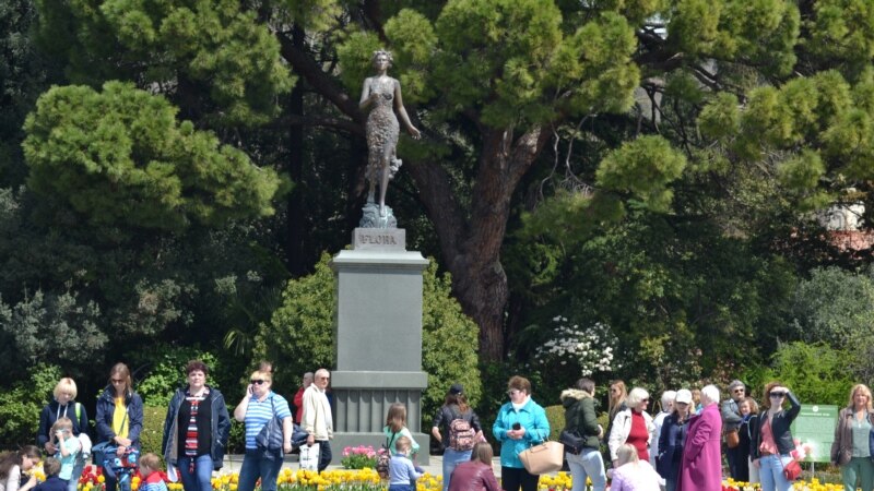 В Никитском ботсаду на месте статуи богини Флоры установят бюст Ленина