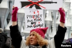 Protest la Londra, în fața ambasadei americane, 24 martie 2018. REUTERS/Peter Nicholls