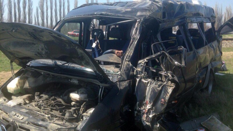 ДТП в Симферополе: столкнулись два грузовика, один из водителей тяжело травмирован