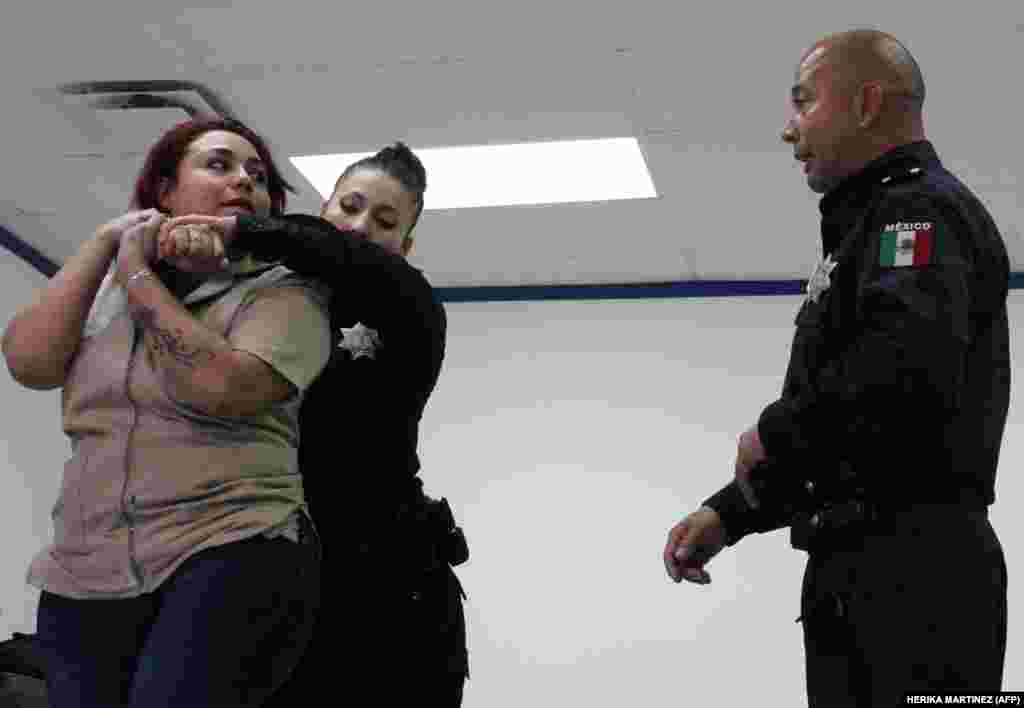 کارگاه رایگان آموزش دفاع شخصی به زنان در روز جهانی زن؛ مکزیک.