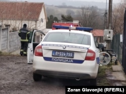 Vatrrogasci-spasioci i policija na mestu požara, Veliki Borak, 20. januar 2025.