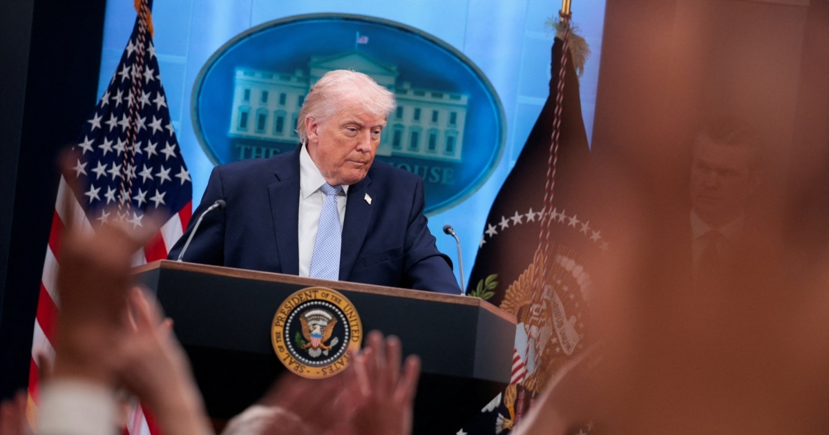 Trump thotë se luftanijet amerikane do të bllokojnë Ngushticën e Hormuzit