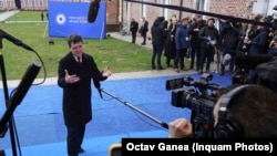 Președintele Nicușor Dan vorbește cu presa la reuniunea informală a liderilor din cadrul Consiliului European, la Castelul Alden Biesen, Belgia, 12 februarie 2026.