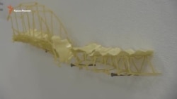 Художники представили модель Керченского моста из спагетти (видео)