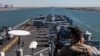 ناو جنگی آبی‌خاکی «یواس‌اس باتان» در حال گذر از کانال سوئز