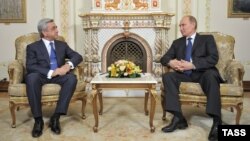 Армения президенті Серж Саргсян (сол жақта) Ресей президенті Владимир Путинмен кездесуде. Мәскеу, 3 қыркүйек 2013 жыл