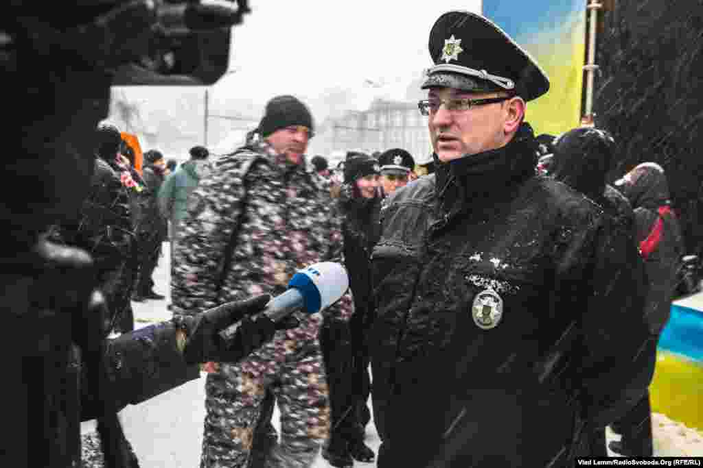 Старший лейтенант поліції Володимир Богоніс,&nbsp;у минулому офіцер полку &laquo;Дніпро-1&raquo;, дає комментарі