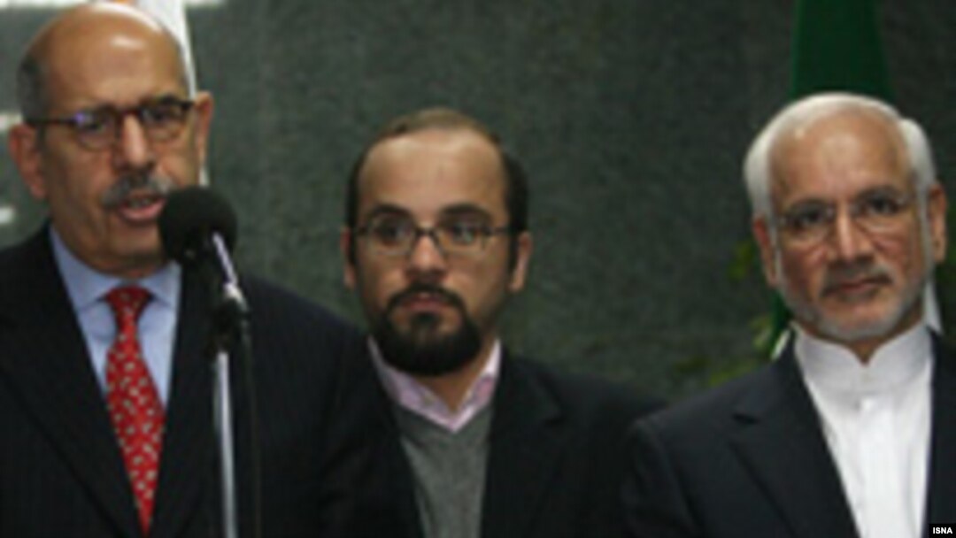 محمد البرادعی، مدير کل آژآنس بين المللی انرژی اتمی، در اولین روز مذاکرات خود در تهران با غلامرضا آقازاده دیدار کرد.