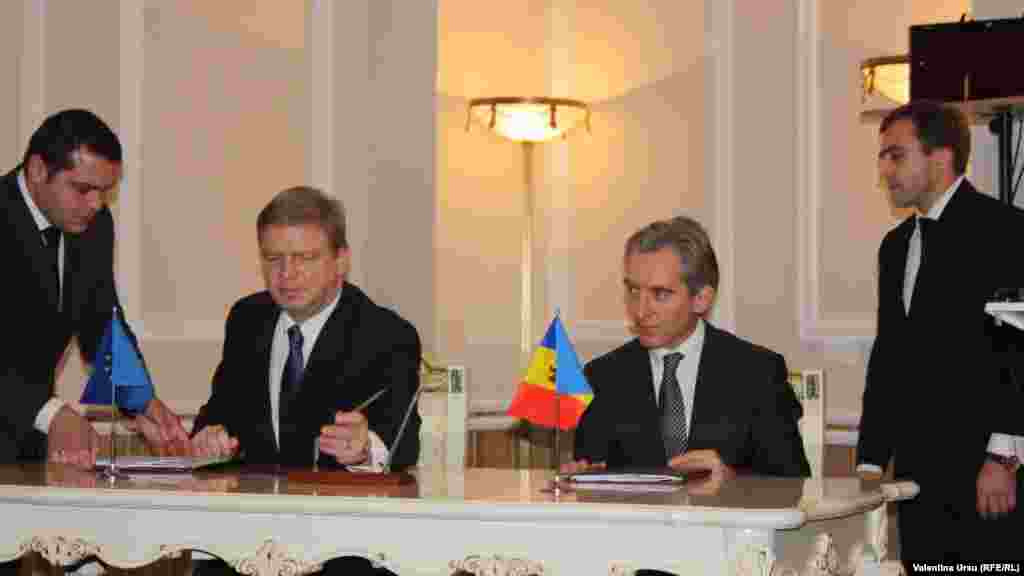 Comisarul UE, Stefan Fule alături de ministrul de externe, Iurie Leanca