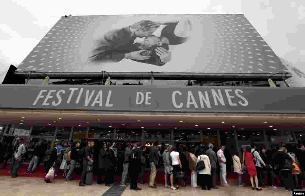 Deschiderea festivalului internaţional de film de la Cannes, Franţa, ajuns la a 66-a ediţie