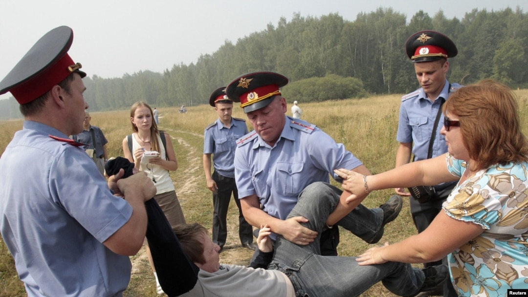 Быть оппозиционером в Химках - опасное для жизни занятие