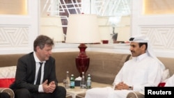 Habeck német gazdasági miniszter Katar energiaügyi miniszterével tárgyal Dohában 2022. március 20-án