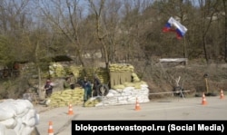 Блокпост в Севастополе, 2014 год