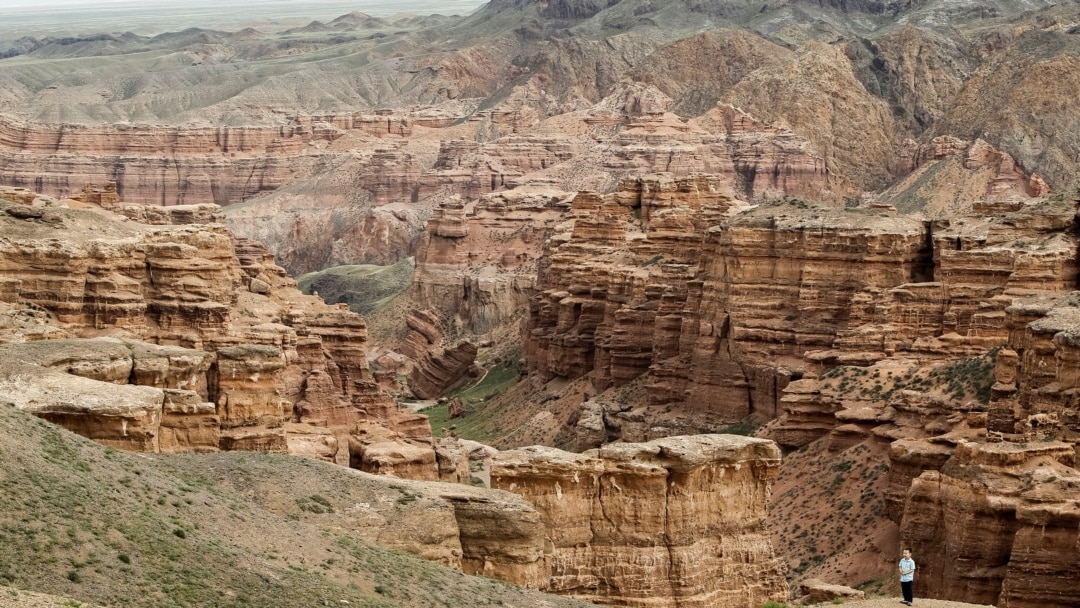 Әйелінің трусикасына жұлқыған бейне