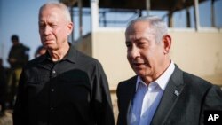 Израиль премьер-министрі Биньямин Нетаньяху (оң жақта) мен Израиль қорғаныс министрі Йоав Галант (сол жақта)