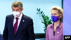 Премиерът Андрей Бабиш е в Брюксел в четвъртък. Преди да излети, той нарече данните за коронавируса "катастрофа"