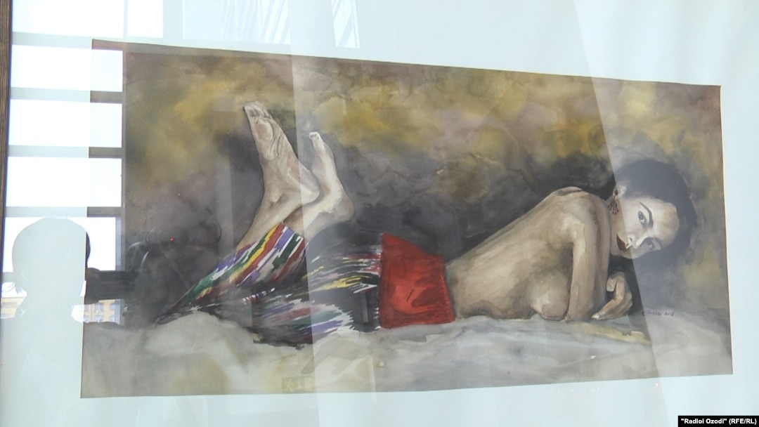 Katta eshak bilan porno ayol