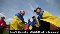 Украинаның әскери қызметкерлері алмасудан кейін. 14 маусым 2025 жыл.