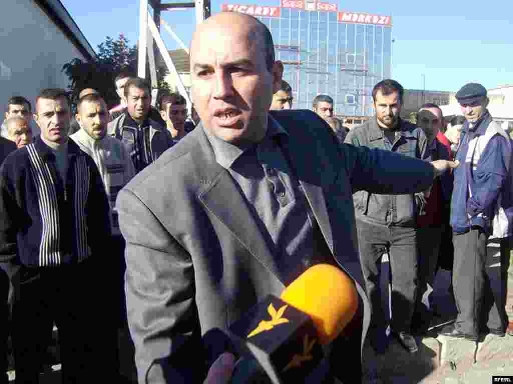 Camaatı dağıdan mülki geyimli polis əməkdaşları «Azadlıq» radiosunun müxbirini təhqir edib, diktofonunu sındırmağa da cəhd göstəriblər