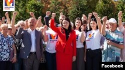 პარტია Moldova Mare-ს წევრები. ცენტრში: ვიქტორია ფუტენე.