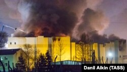 Торговий центр «Зимова вишня» в Кемерово під час пожежі 25 березня 2018 року