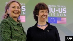 EU foreign affairs chief Catherine Ashton (shown here with U.S. Secretary of State Hillary Clinton, left) warns that Washington Washington is “increasingly looking to new partners to address old and new problems.”