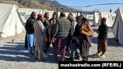 د خيبر په پيندۍ چينه کې د تيرا بې کوره شوي خلک راغونډ شوي دي ـ انځور له ارشيفه 